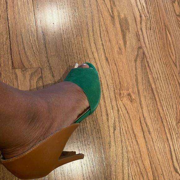 Coach and Four Two-Tone Heels (NWOT) - Picture 7 of 8